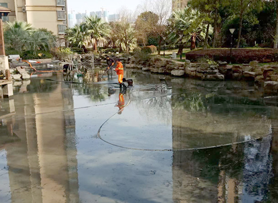 西塞山景观池淤泥清理